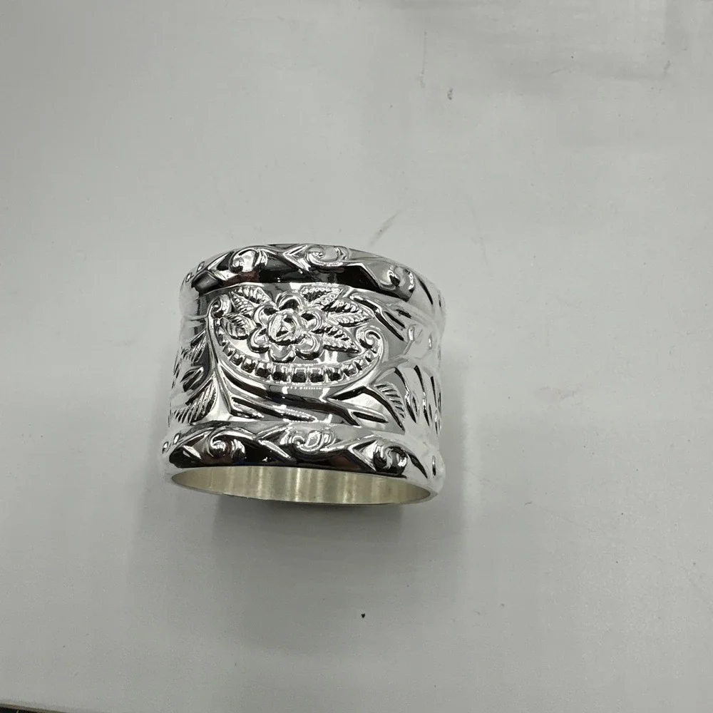 Silver Plated Collection.  Napkin Rings. 4- 2.54 CM New In‎ Box 2 Sets Of 4